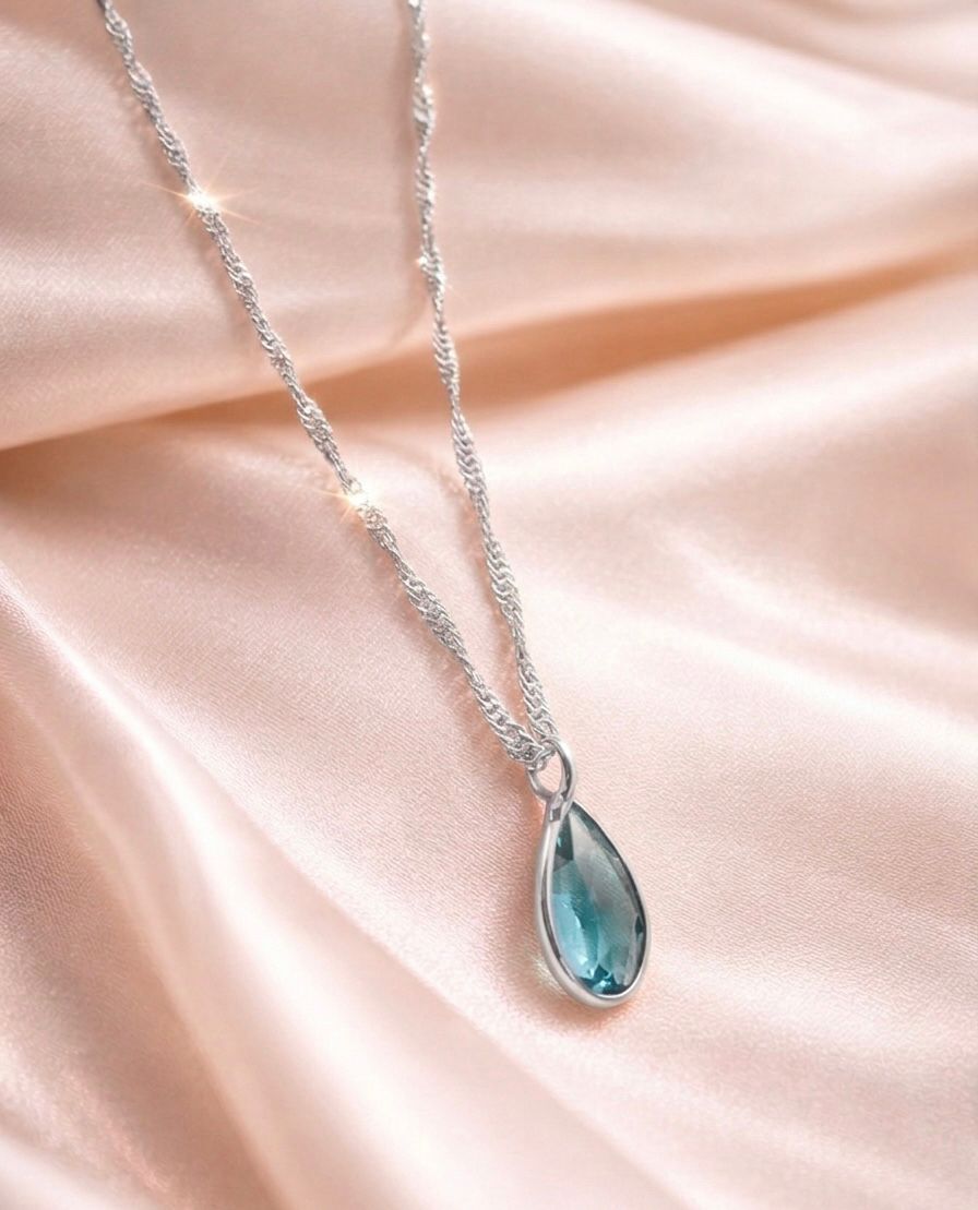 Colar em Prata 925 com Pingente de Zircônia Azul em Gota