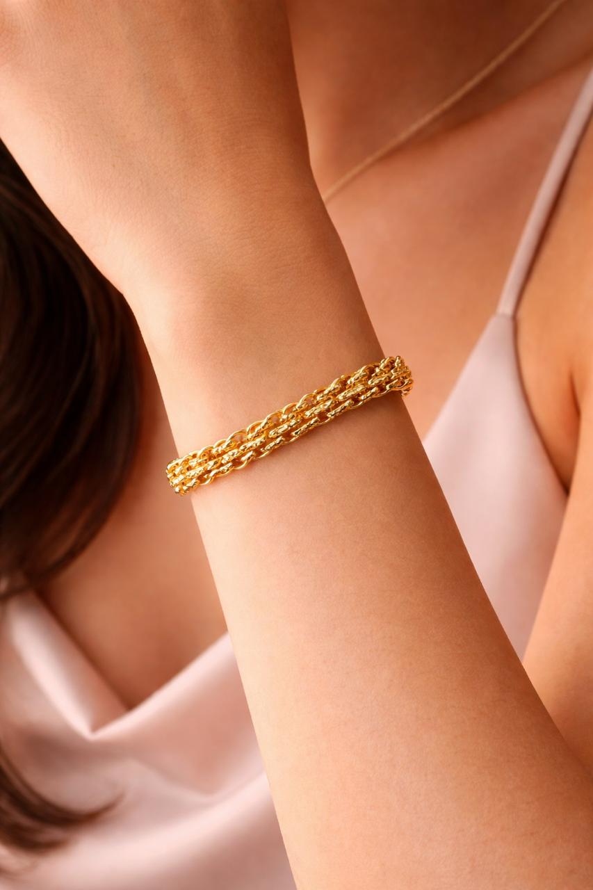 Pulseira Corrente Tripla Banhada a Ouro 18k 22cm com Textura e Fecho de Encaixe