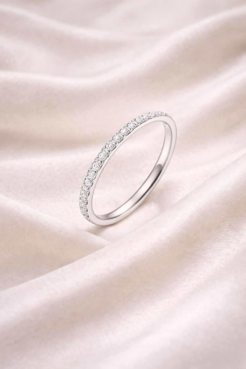 Anel em Prata 925 Cravejado de Zircônias com Verniz Italiano Alto Brilho