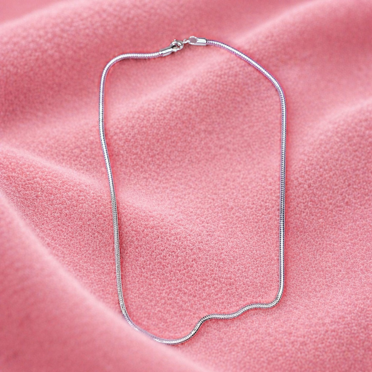 Colar Banhado a Prata 925 Corrente Snake com Textura Linear e Fecho Lagosta