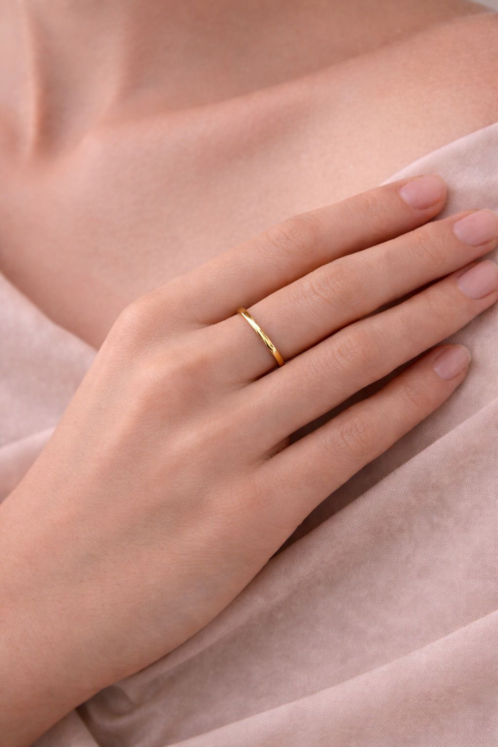 Anel Delicado Liso Minimalista Folheado a Ouro 18K