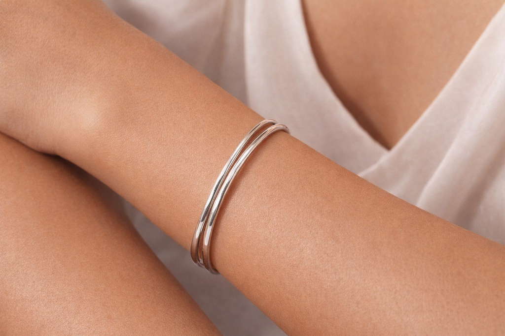 Bracelete de Prata 925 Aberto Liso com Design Fluido