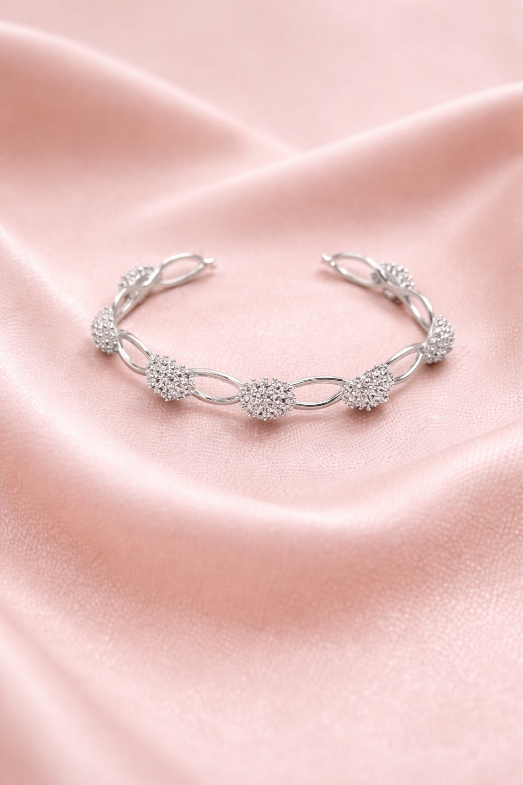 Bracelete Prata 925 com Elos Ovais Alongados e Pontas Texturizadas