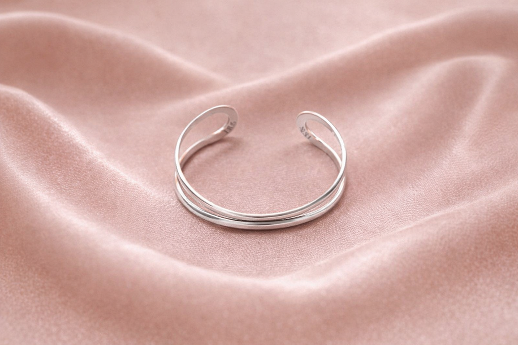 Bracelete de Prata 925 Aberto Liso com Design Fluido