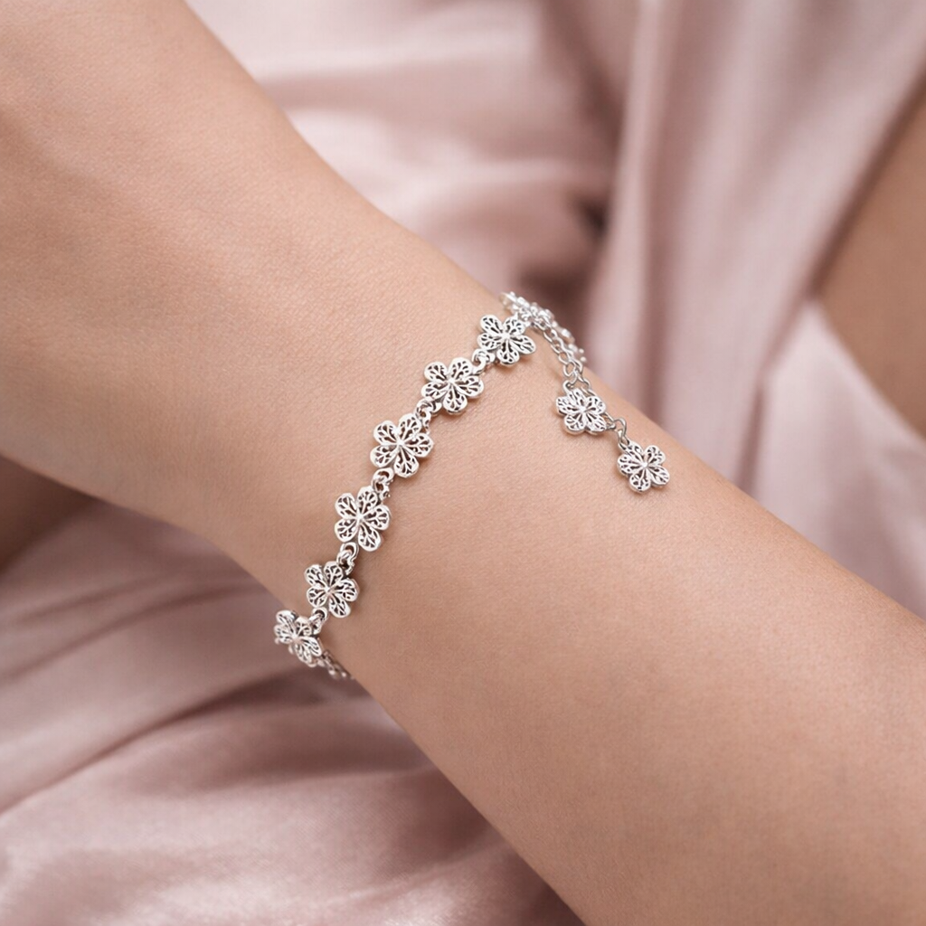 Pulseira Floral em Prata 925 com Elo Circular e Fecho Lagosta