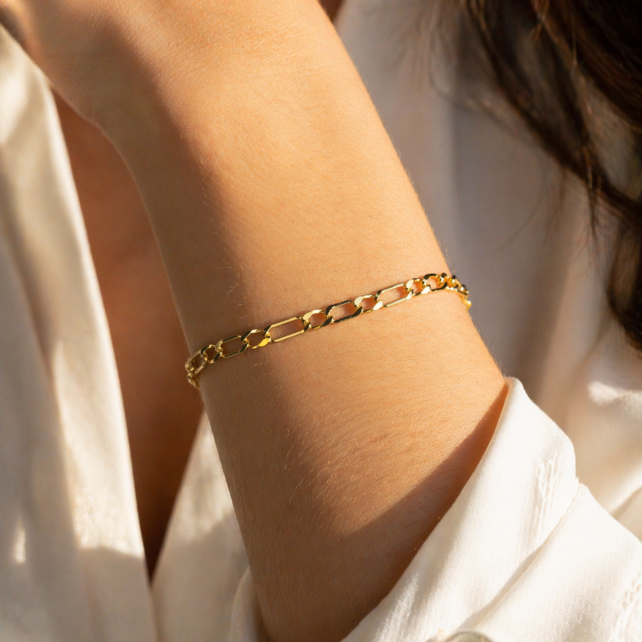 Pulseira Elo Fígaro de tom dourado com Fecho Ajustável