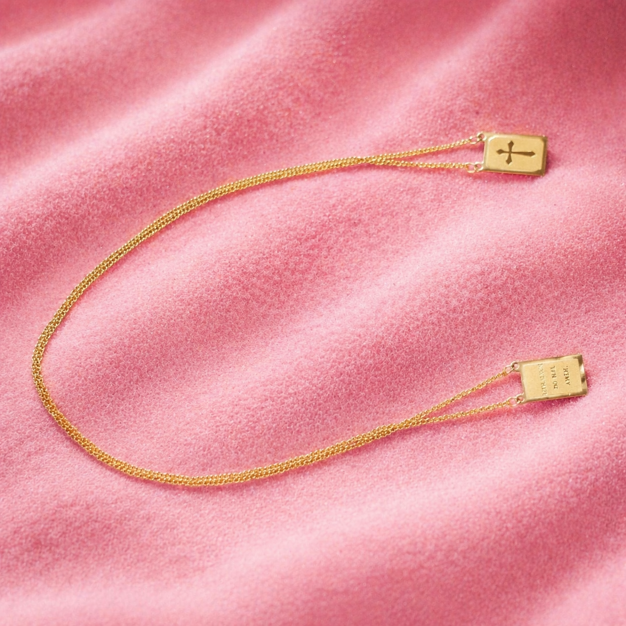 Escapulário Banhado a Ouro 18k com Pingentes Duplos