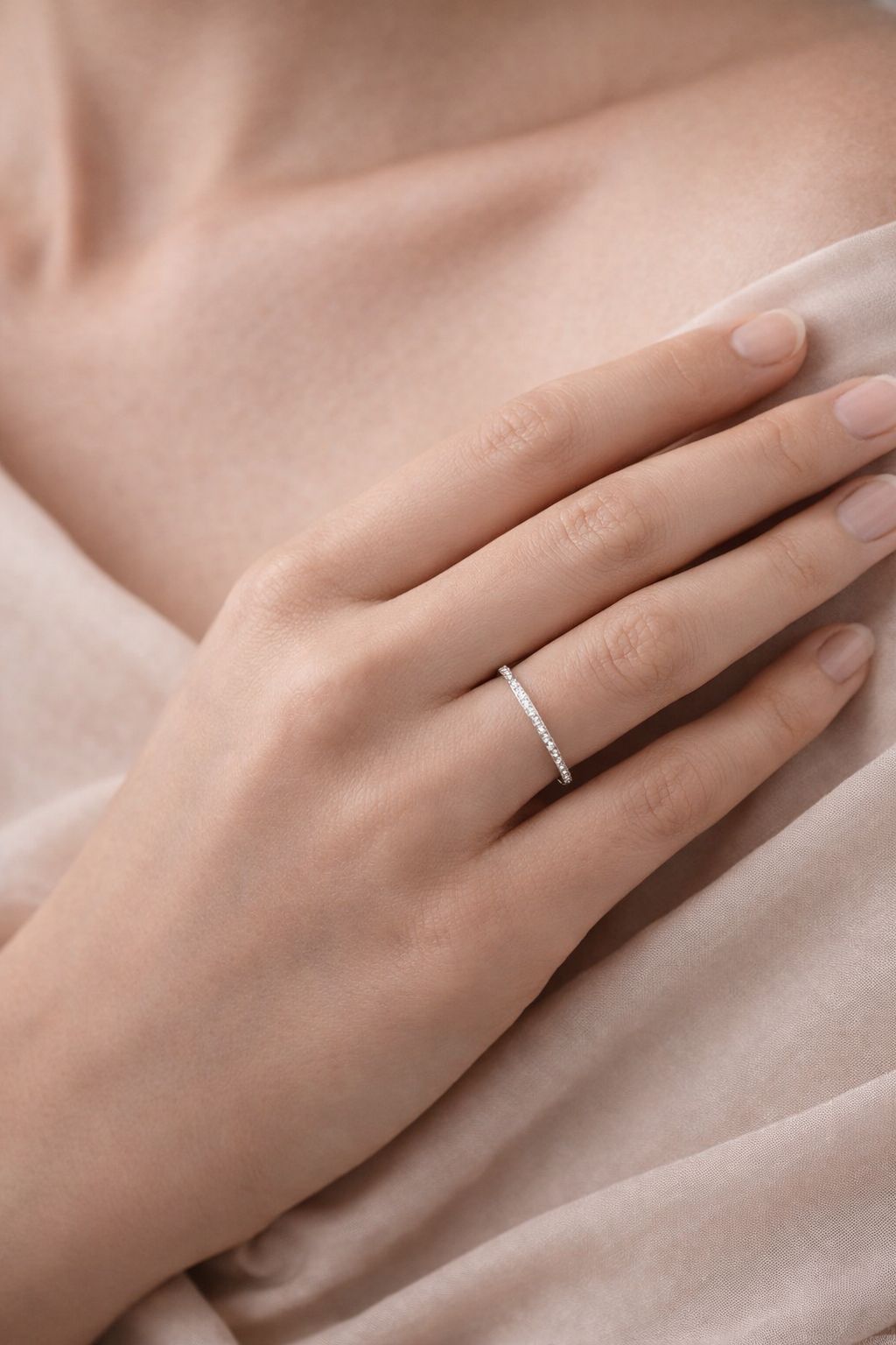 Anel em Prata 925 Cravejado de Zircônias com Verniz Italiano Alto Brilho