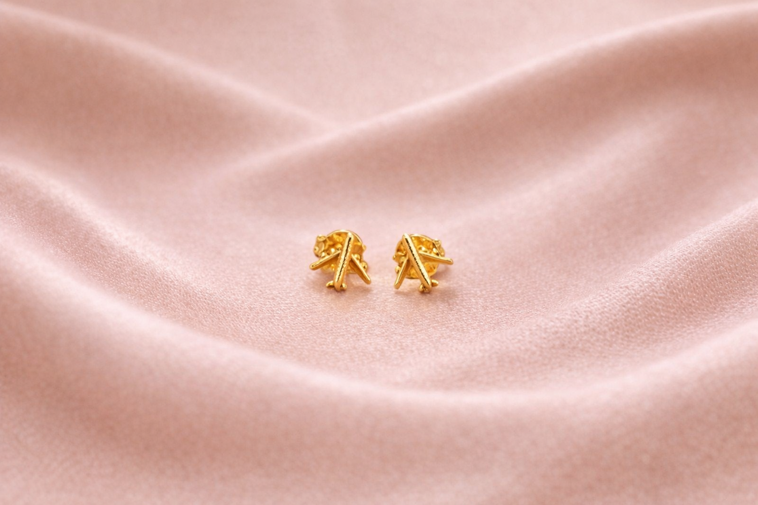 Brinco Avião Banhado a Ouro 18k com Fecho Pino e Tarraxa