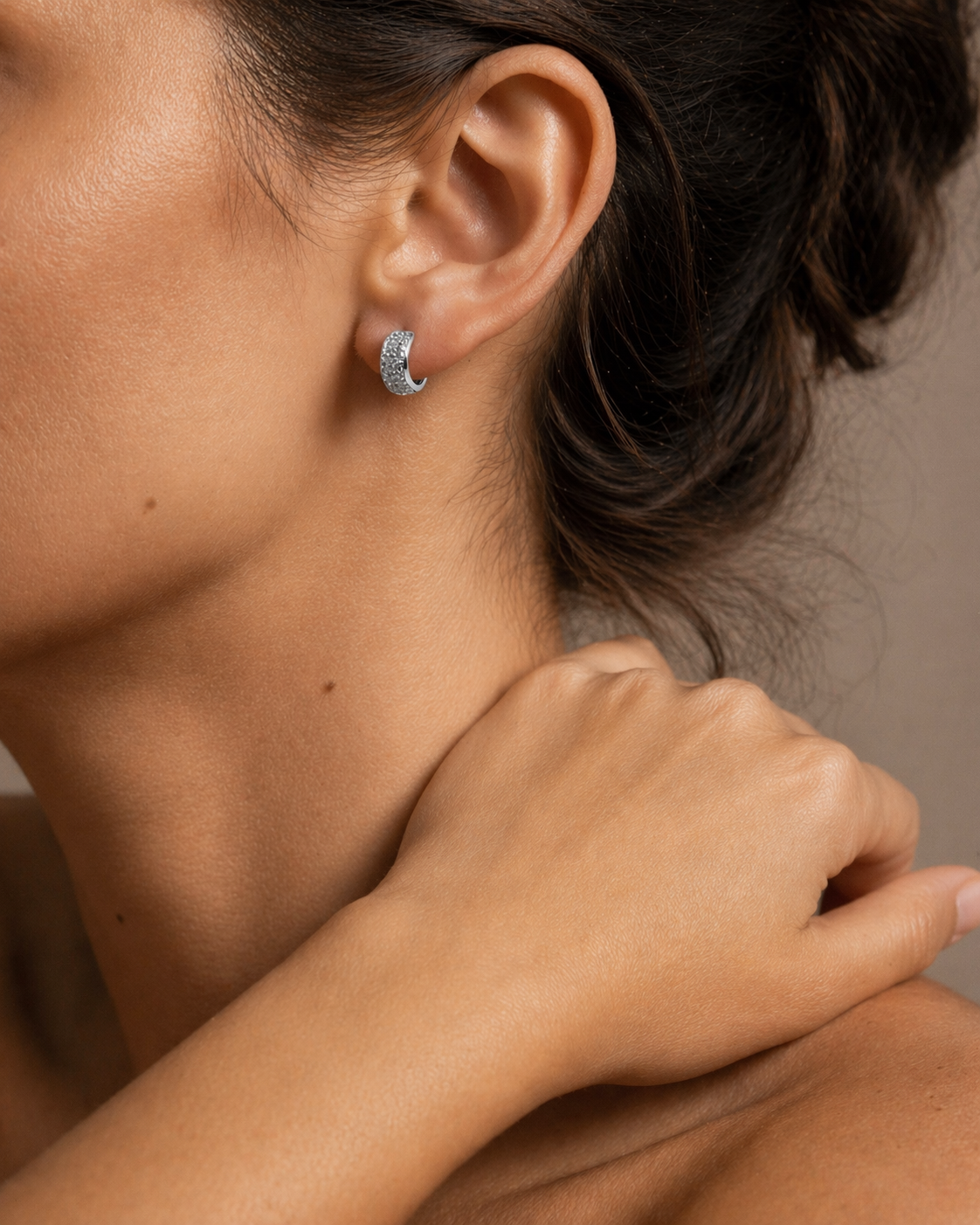 Brinco Argola com Zircônias em Prata 925