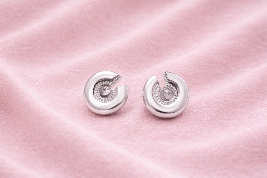 Brinco Folhado a Prata 925 Círculo Incompleto Texturizado com Linhas Paralelas