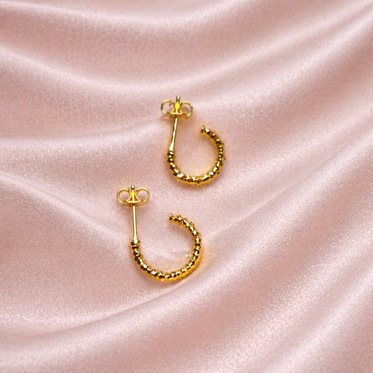 Brinco Argola Texturizada Banhado a Ouro 18k