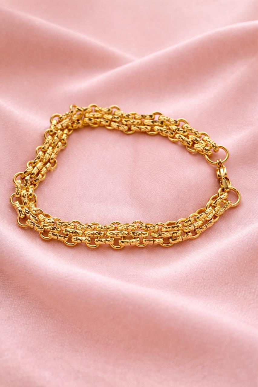 Pulseira Corrente Tripla Banhada a Ouro 18k 22cm com Textura e Fecho de Encaixe