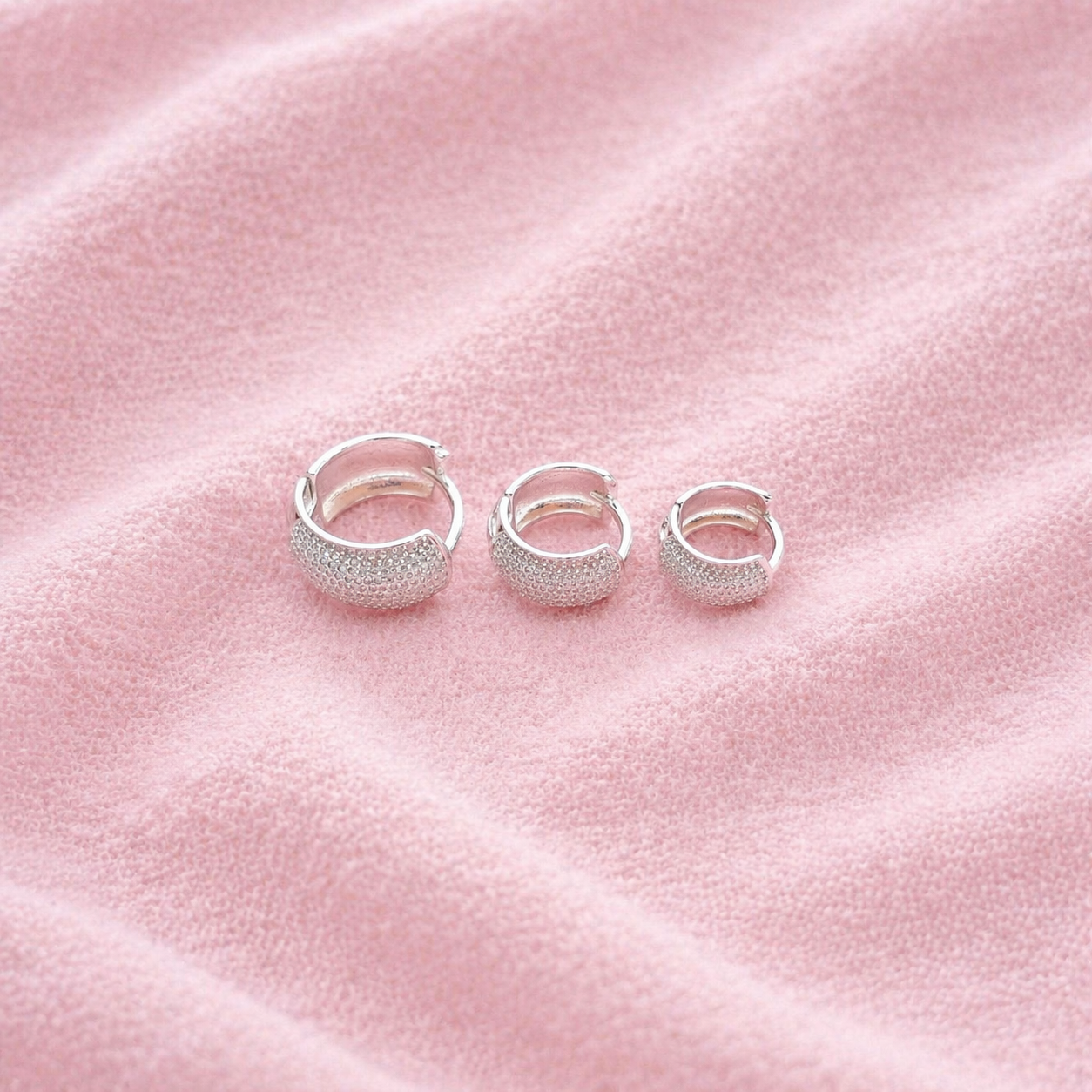 Brinco Argola com Zircônias em Prata 925