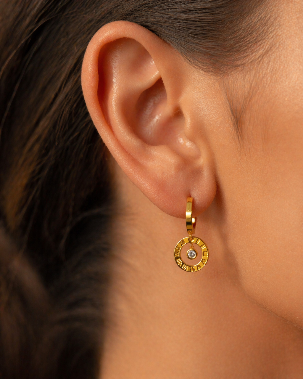 Brinco de Argola Com Pingente em Banho de Ouro 18k