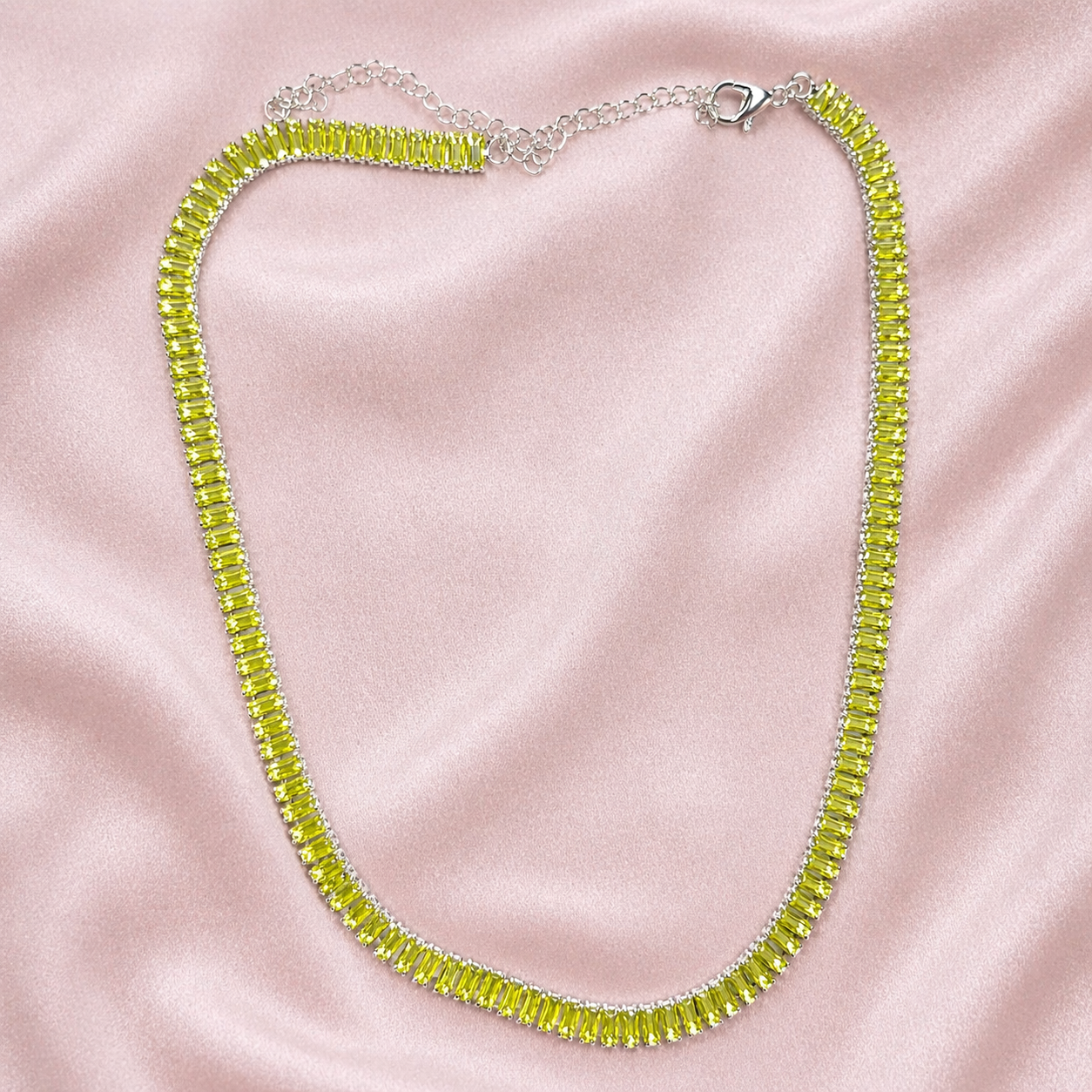 Colar Riviera banhado em Prata 925 com Zircônias Verdes Retangulares