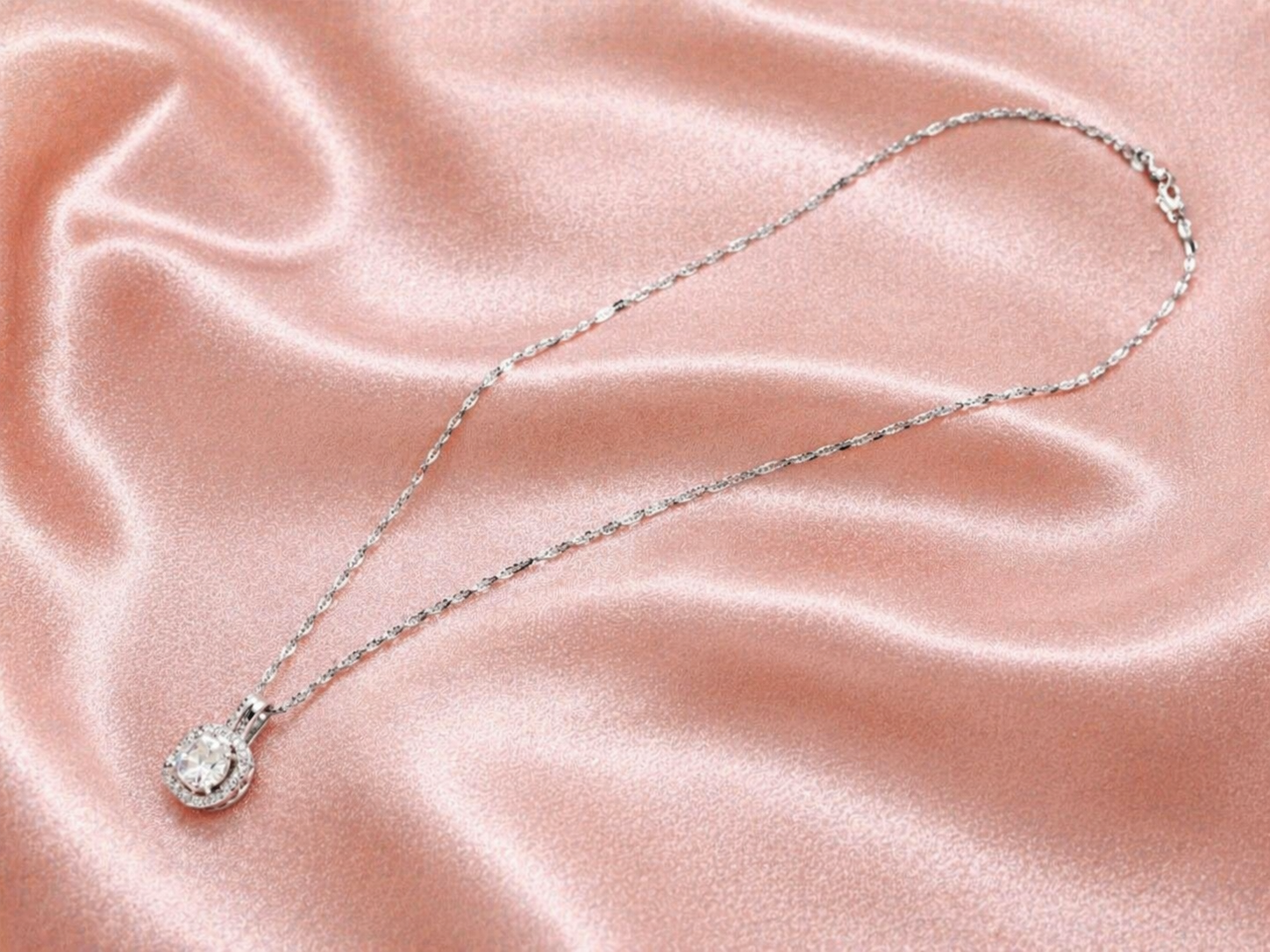 Colar Ponto de Luz Cravejado em Prata 925 com Zircônias – Elo torcido