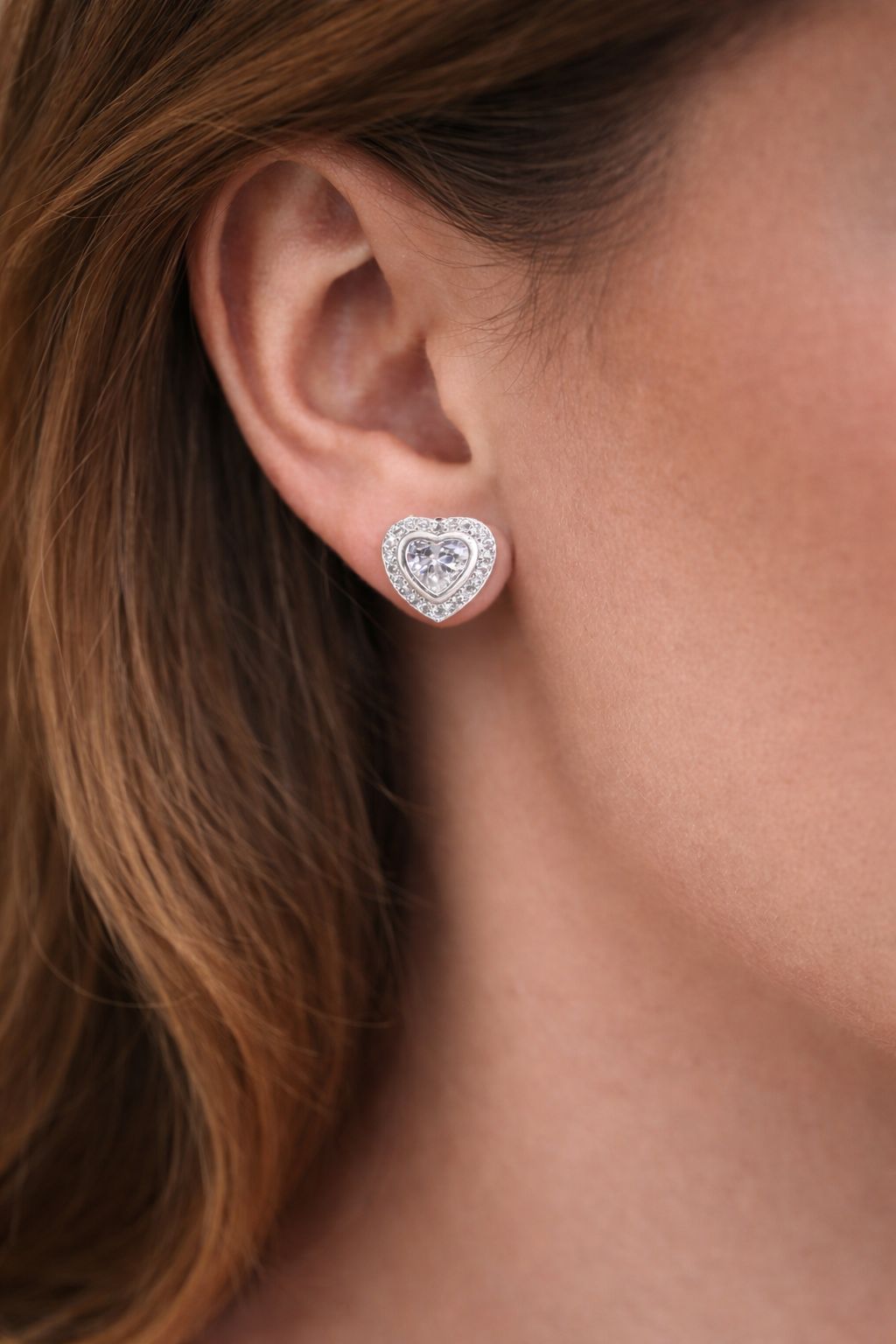 Brinco em Prata 925 Formato Coração Cravejado com Zircônias 1,5c