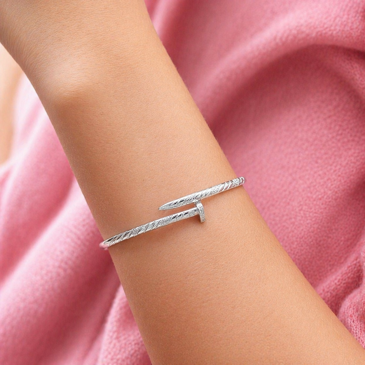 Bracelete Prego Prata 925 Ajustável com Detalhes Delicados