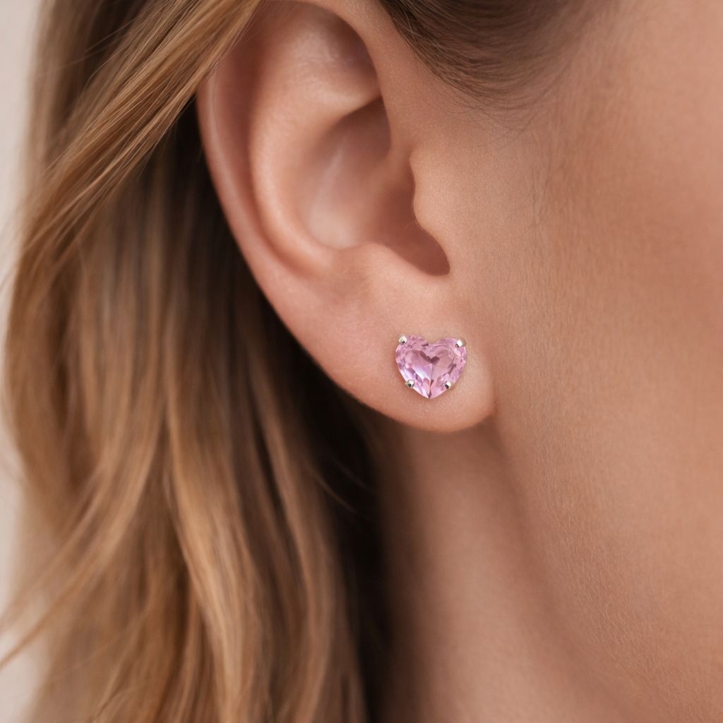 Brinco em Prata 925 com Zircônia Rosa em Formato de Coração 4mm