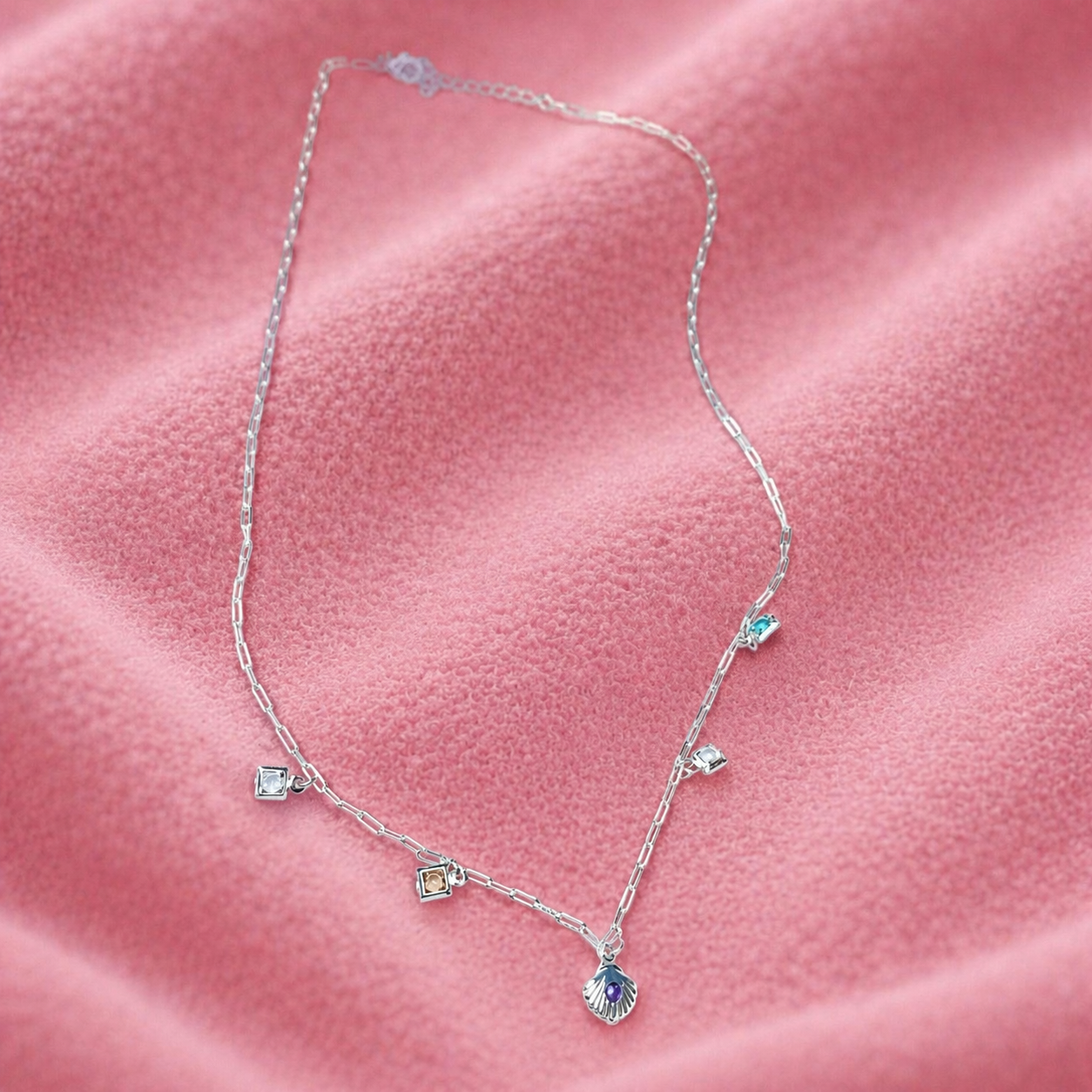 Colar em Prata 925 com Elo Cartier e Pingentes Multicoloridos em Zircônia