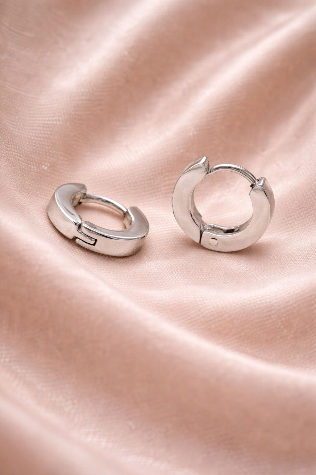 Brinco Argola Larga em Prata 925 com Fecho Clique 1,5cm