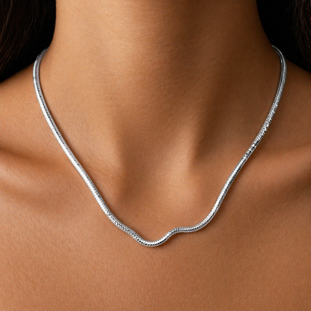 Colar Banhado a Prata 925 Corrente Snake com Textura Linear e Fecho Lagosta