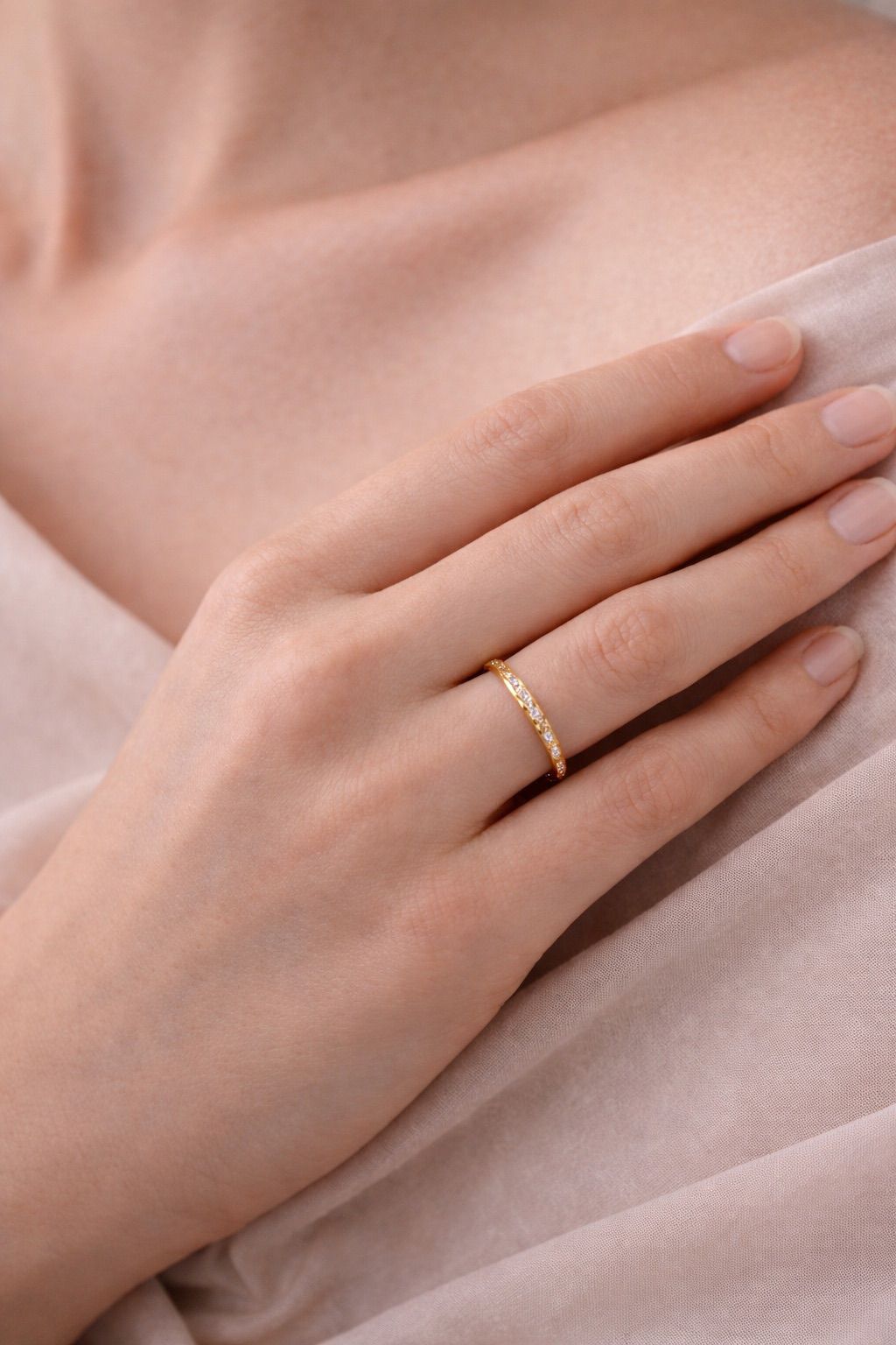 Anel Delicado Minimalista Folheado a Ouro 18K com Zircônias